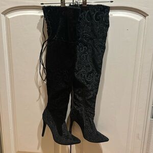 Qupid BLACK EMBOSS VELVET